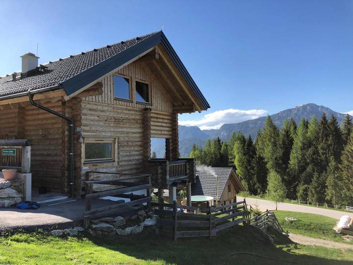 Ferienhaus für 10 Personen, mit Balkon und Whirlpool sowie Terrasse und Garten in Pruggern