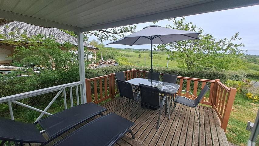 Camping pour 6 personnes, avec Terrasse et Piscine ainsi que Vue et Vue sur le lac