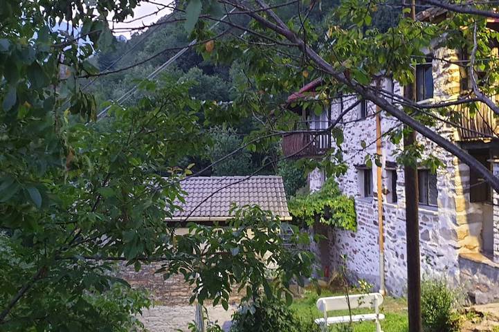 Ferienhaus für 5 Personen, mit Balkon und Garten