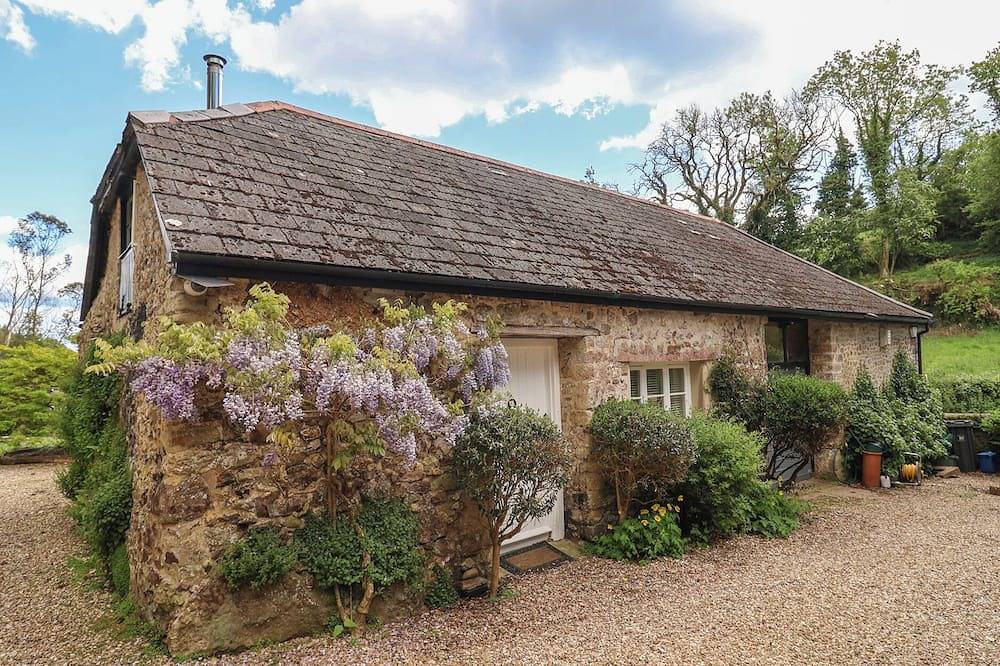 Pottery Barn, pet friendly, with open fire in Branscombe in Branscombe, Devon