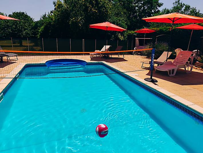 Gîte pour 4 personnes, avec piscine ainsi que jardin et terrasse à Chef-Boutonne - 2