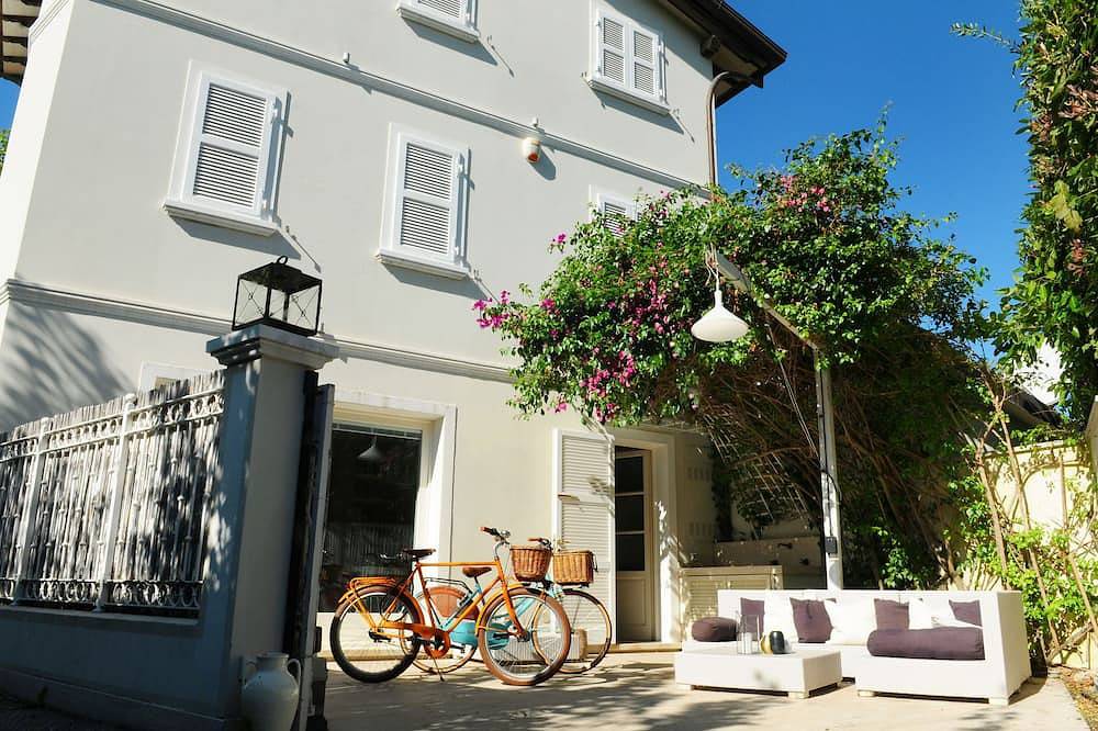 Olive Beach Forte dei Marmi. Cozy designer villa a few steps from the sea in Forte dei Marmi, Italienische Riviera
