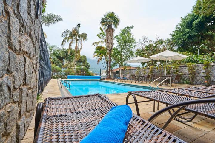 Pousadas para 2 pessoas, com piscina infantil e piscina e ainda jardim em Poços de Caldas