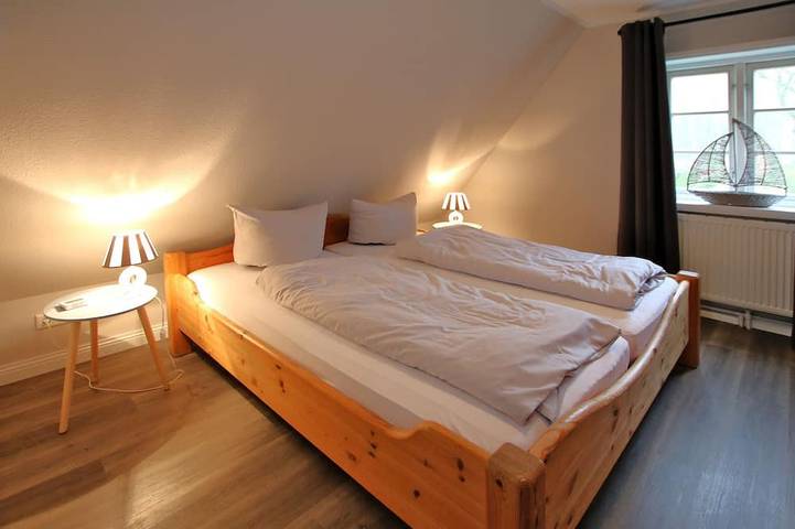 Ganze Wohnung, Ferienwhg. in Wyk, 2 Personen im Og, 2- Familienhauses, 3 Zimmer auf ca. 65m² in Nordfriesische Inseln (Schleswig-Holstein) (Schleswig-Holstein), Wyk auf Föhr