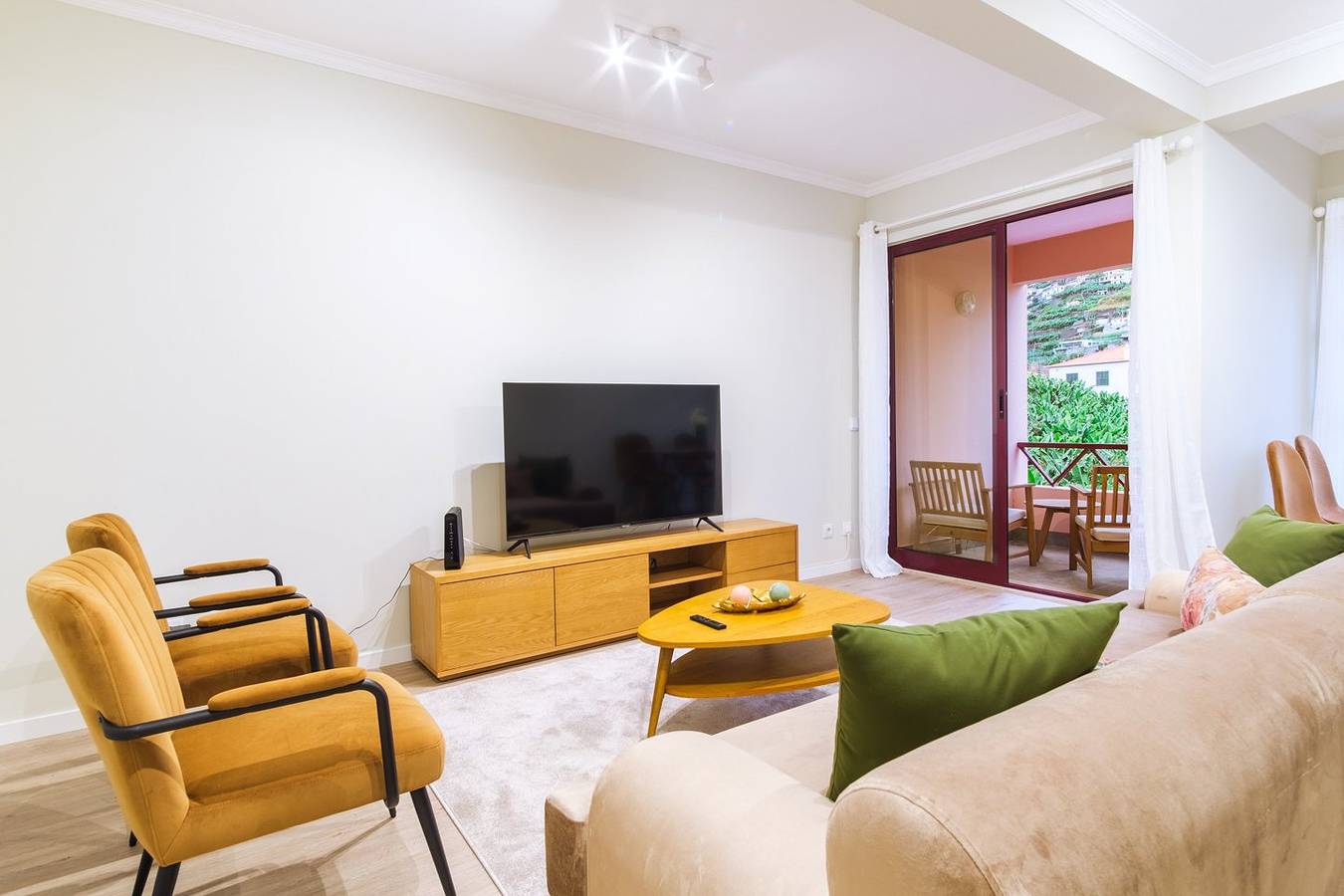 Ganze Wohnung, Ferienwohnung für 6 Personen mit Balkon in Câmara de Lobos, Madeira