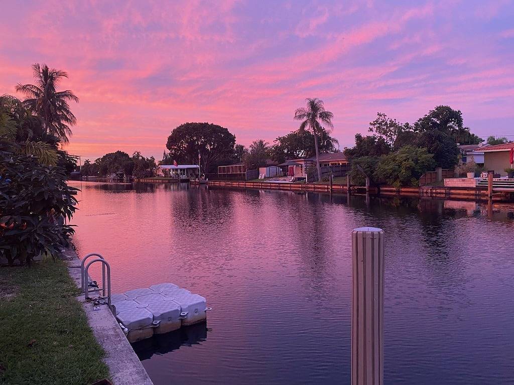 Stunning, luxury retreat-style home on the water. Breakfast included. in Middle River, Oakland Park