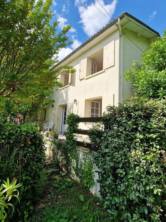 Location de vacances pour 6 personnes, avec terrasse ainsi que jardin et vue à Vignonet - 2