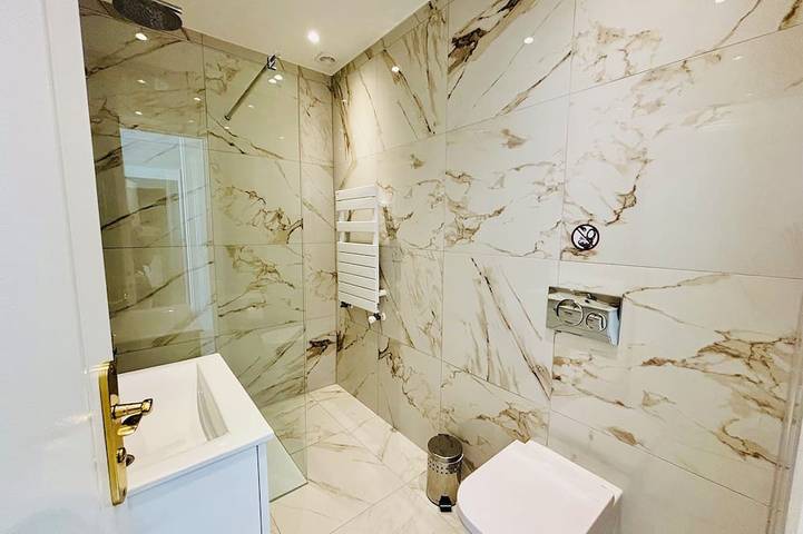 Appartement entier, Vue imprenable sur le Cap-Ferrat et la mer, studio avec balcon et parking, A/C in Villefranche-sur-Mer, Côte méditerranéenne (France)