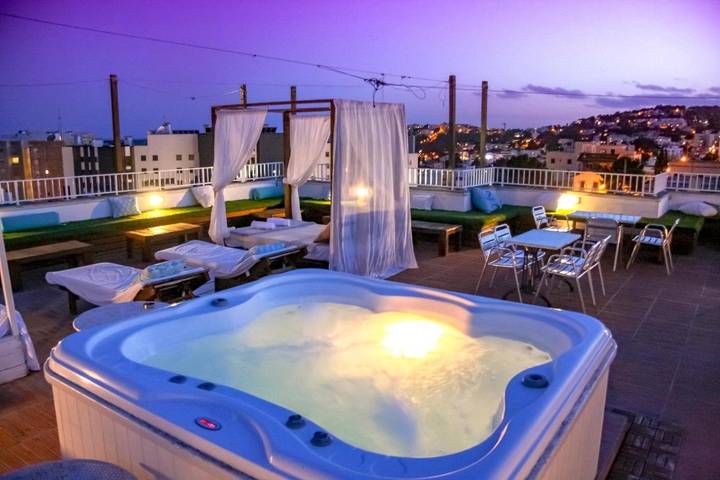 Village para 3 personas, con Terraza y Jacuzzi además de Jardín y Piscina en Palma