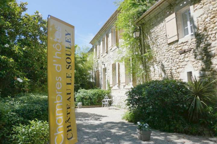 Maison d’hôte pour 3 personnes, avec Terrasse et Jardin ainsi que Piscine et Vue à Vertheuil