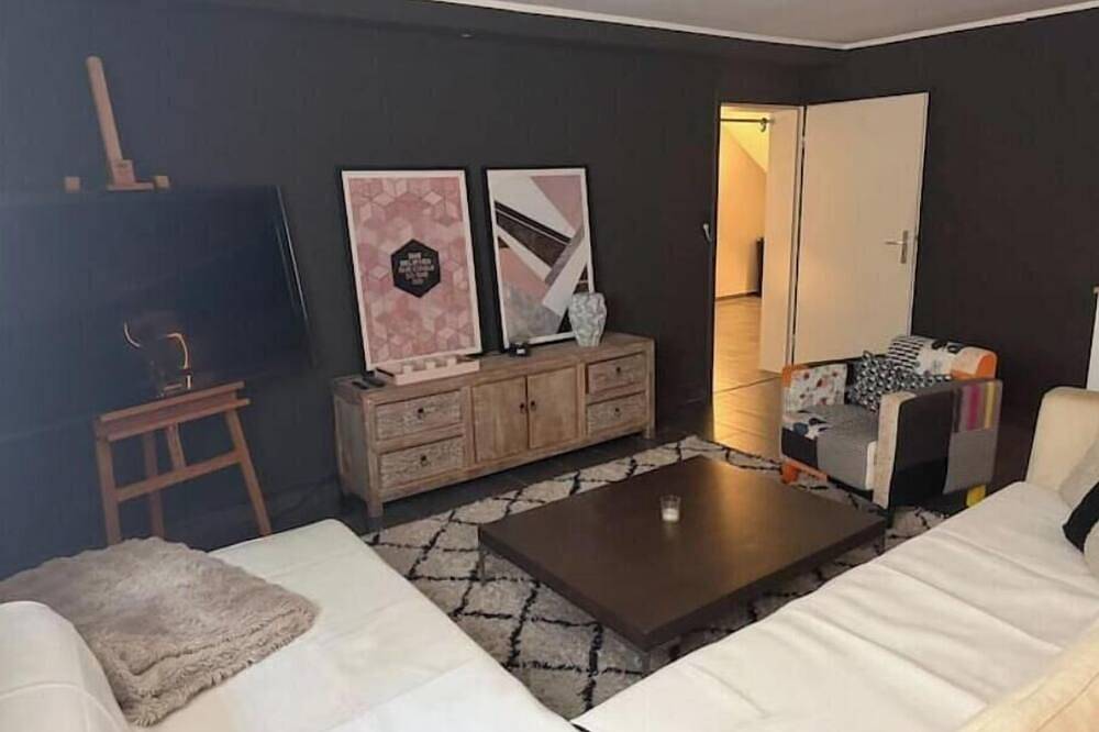Appartamento intero, Cozy basement apartment with excellent connections to Frankfurt in Bergen-Enkheim, Francoforte