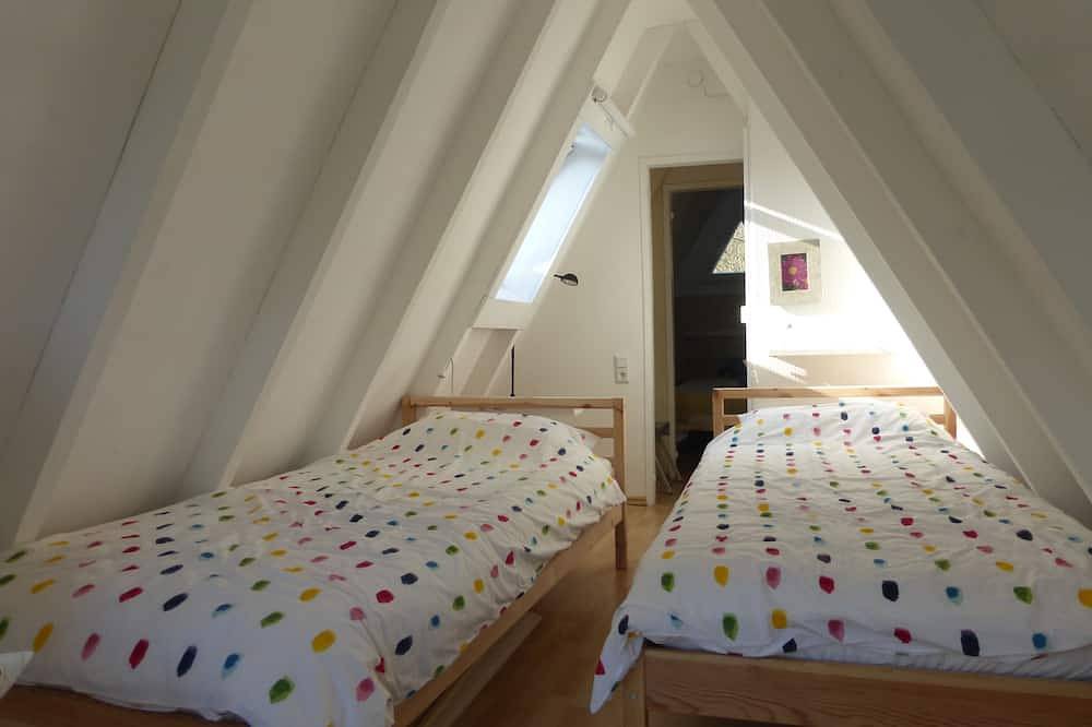Ferienhaus in der Südpfalz,  Internet, Bio-Sauna, E-Auto-Laden, Gartenteich in Gossersweiler-Stein, Trifelsland