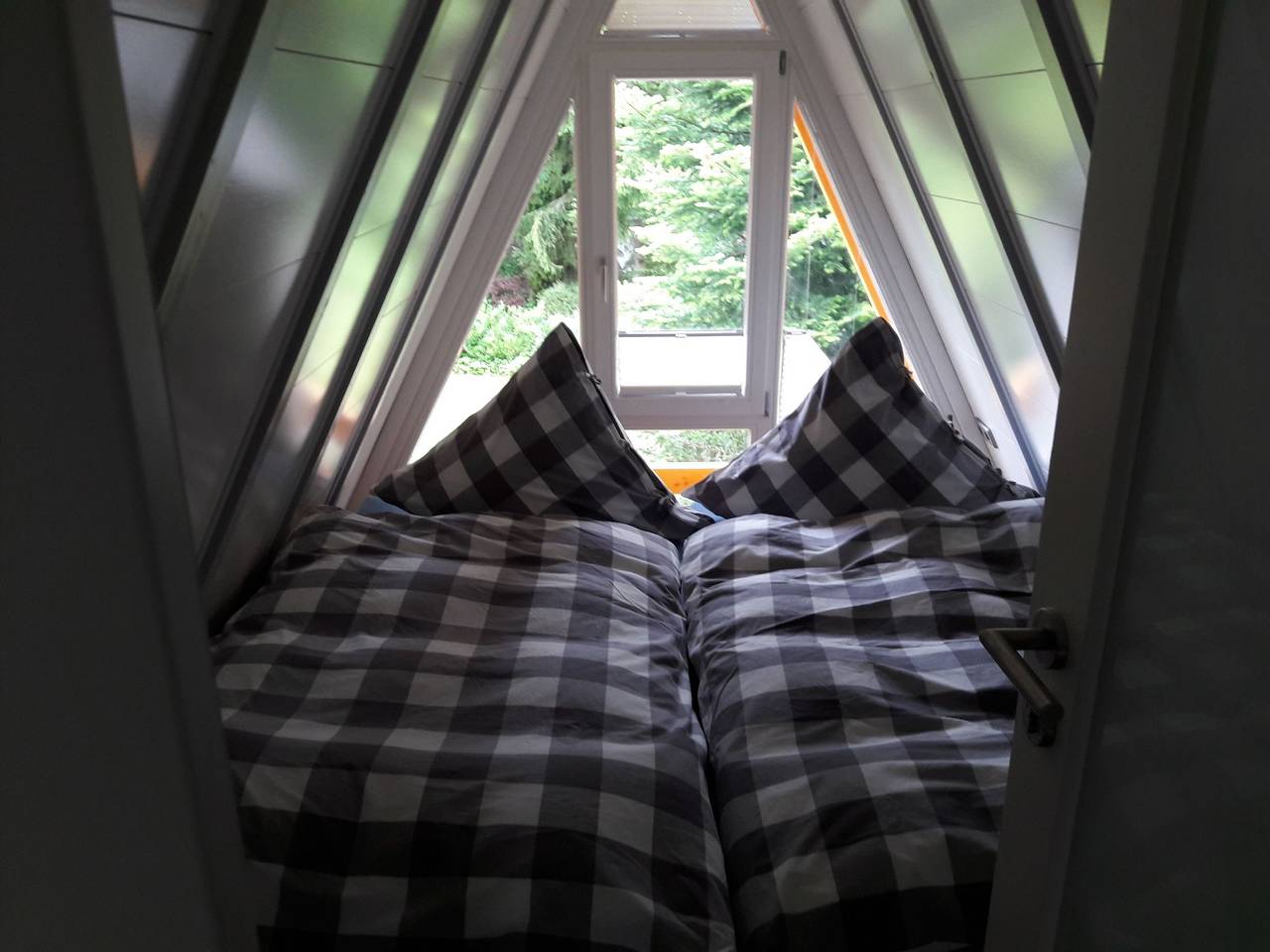 Freistehendes Nurdachaus im Ferienpark Schellbronn in Neuhausen, Nordschwarzwald