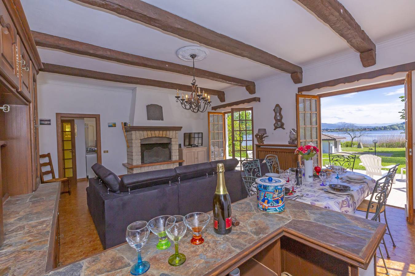 Villa Martine Au Bord Du Lac in Cadrezzate con Osmate, Lago Maggiore (Lombardei)