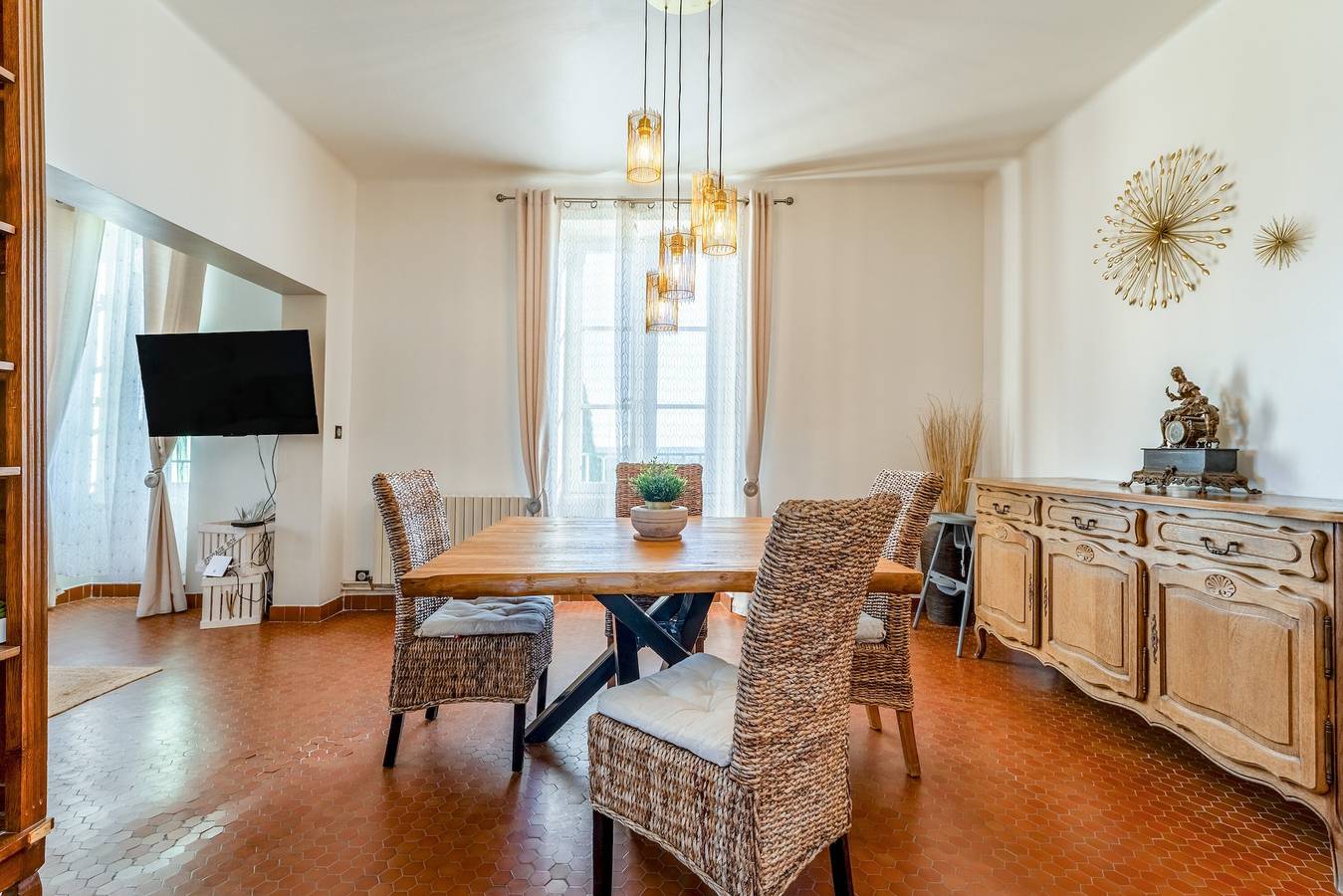 Apartamento entero, Apartamento 'Beau T3 Vista al Valle de l'Eure' con Wi-Fi y Aire Acondicionado in Uzès, Region de Nimes