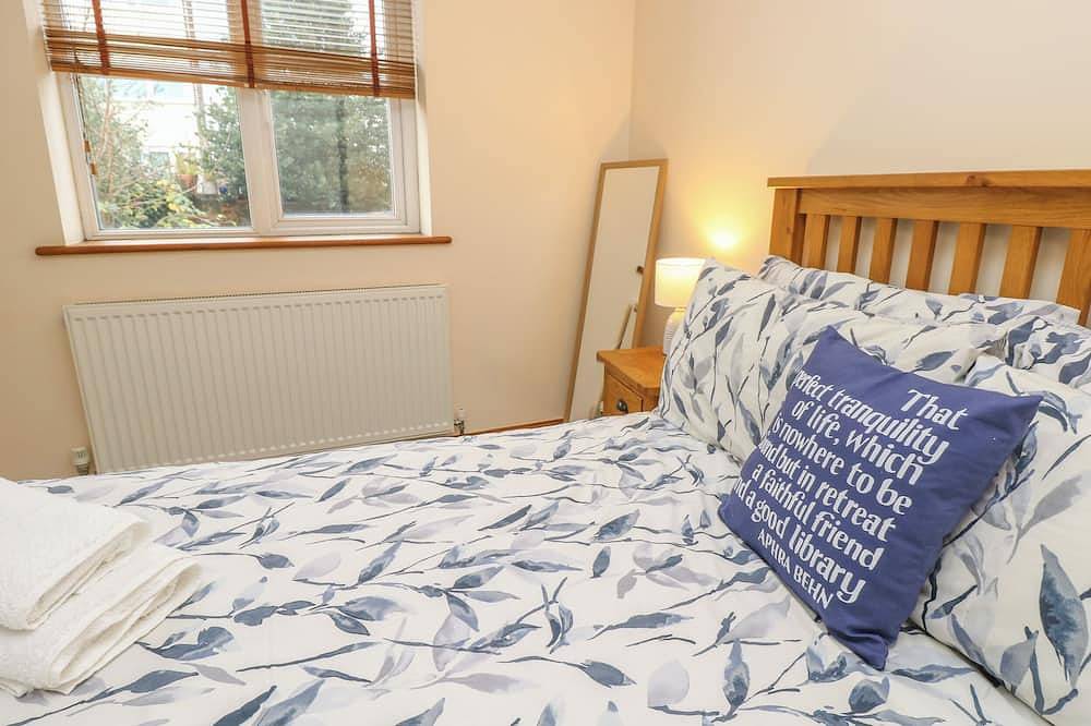 Medina By The Solent, pet friendly, country holiday cottage in Cowes in Cowes, Isle of Wight