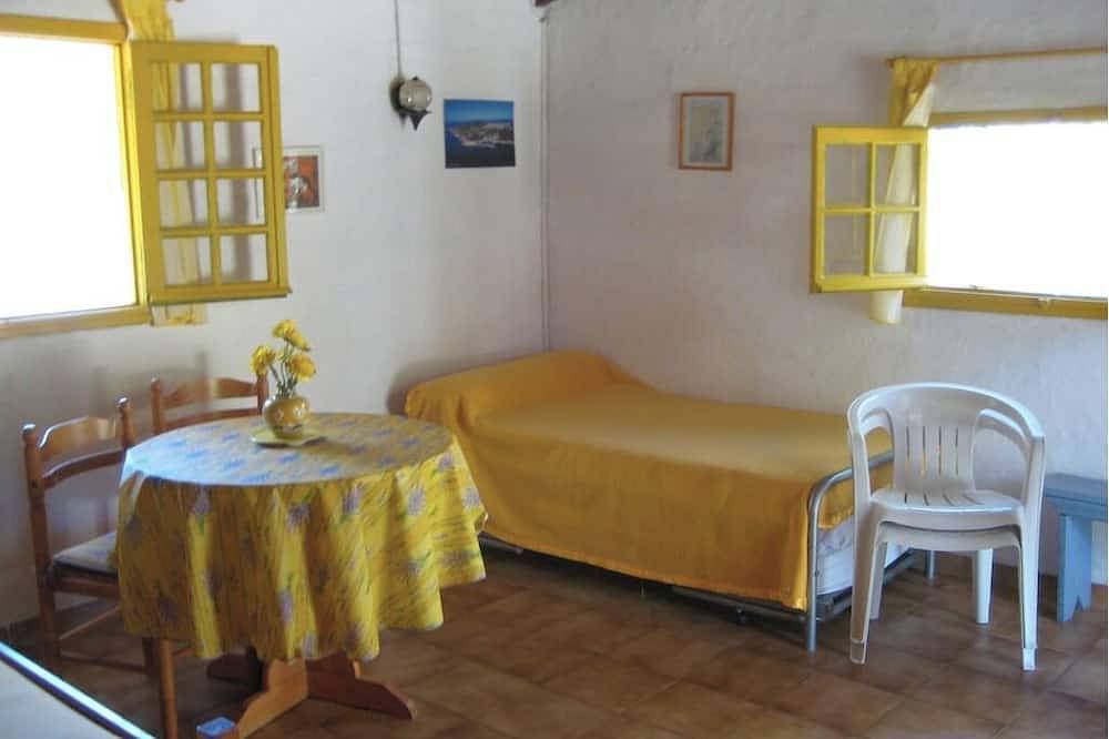 Pieds dans l'eau, Bungalow avec jardin privé en bordure de plage in Cargèse, Parc naturel régional de Corse