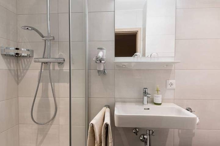 Studio, Dusche oder Bad, Wc, Balkon - Gästehaus Zwischenberger in Hohe Tauern, Obervellach