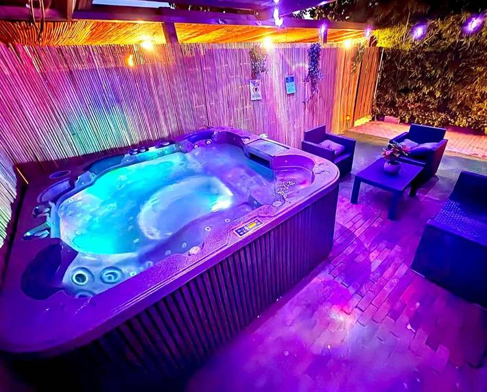 Vakantieappartement voor 4 personen, with Whirlpool and Terras as well as Tuin and Sauna in Haarlemmermeer