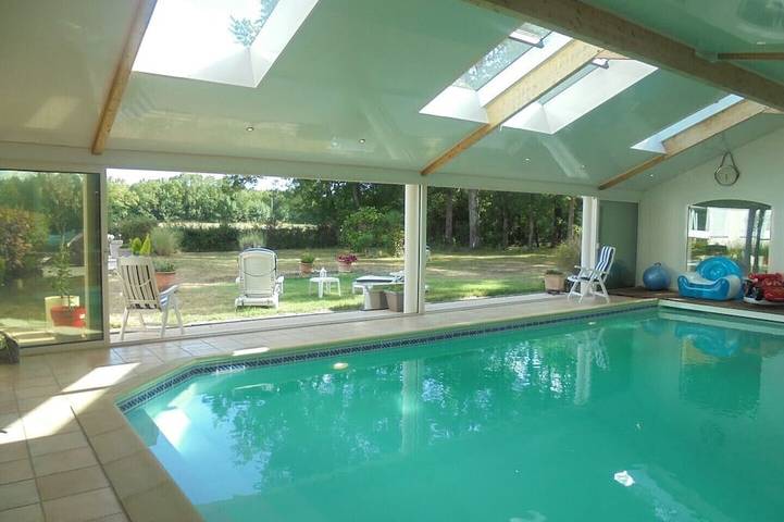 Gîte pour 6 personnes, avec jardin ainsi que sauna et piscine à Le Cellier