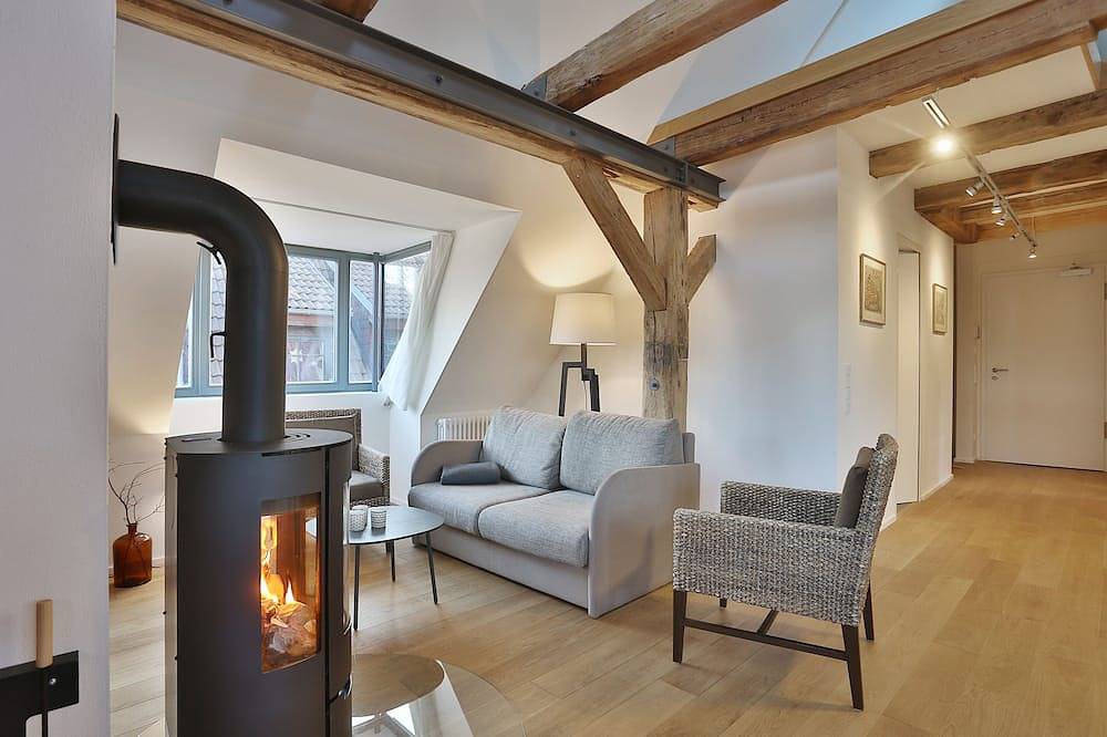 Ganze Wohnung, Stylish, bright, spacious apartment in the heart of the old town - loggia, fireplace in Ozeaneum Stralsund, Stralsund