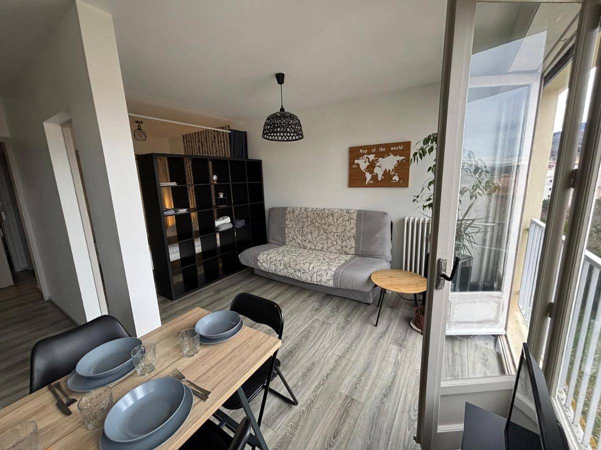 Appartement entier, Belle vue à 500m des thermes - climatisé in Royat, Parc naturel régional des Volcans d'Auvergne