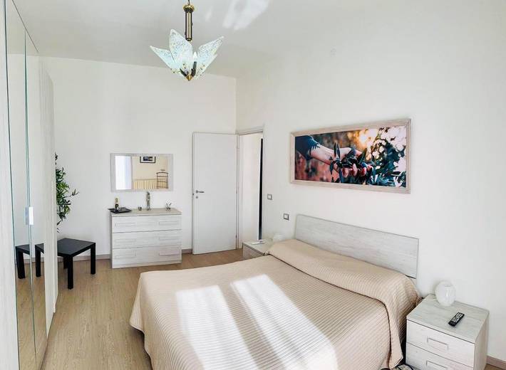 Gîte pour 5 personnes, avec vue sur le lac et jardin dans Pergusa - 4