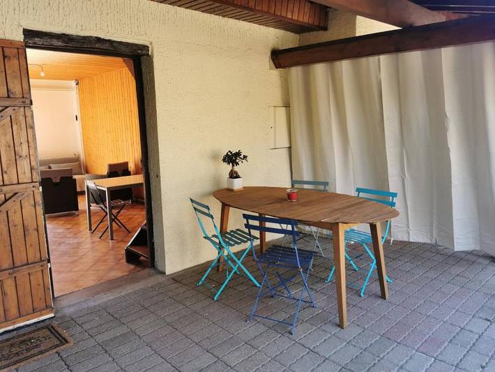 Gîte pour 5 personnes, avec Terrasse et Jardin dans Salans
