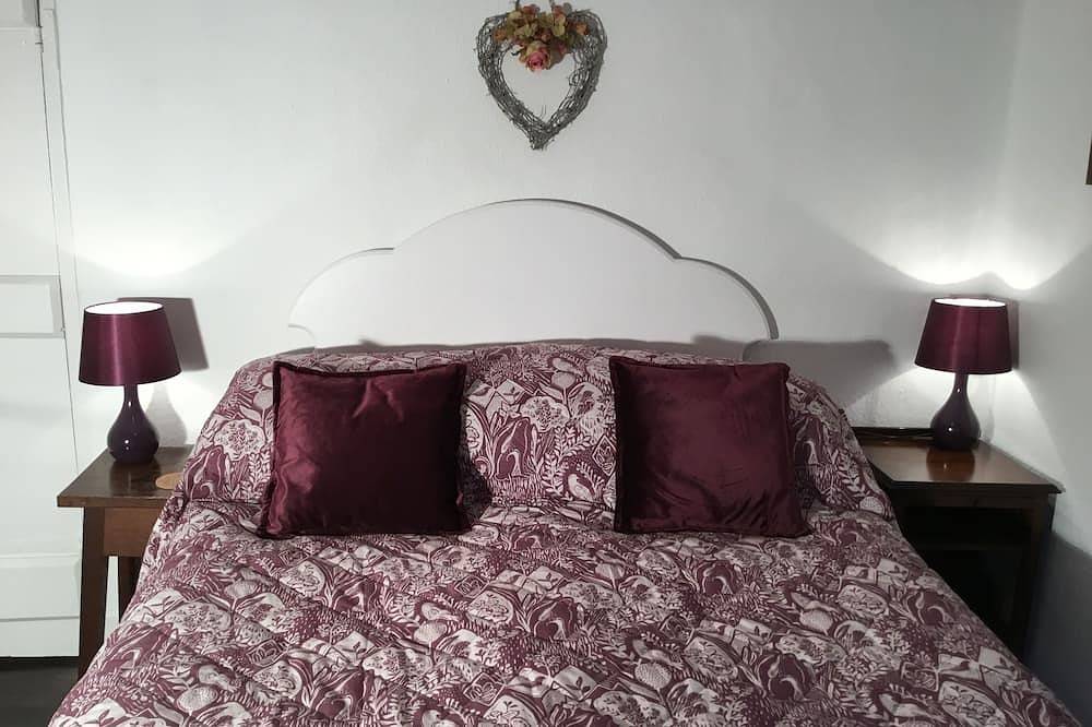 Pretty traditional brick and flint dog friendly country cottage 2 miles Blakeney in Langham (Norfolk), Norfolk Coast