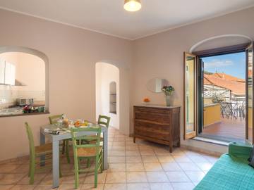 Ferienwohnung für 4 Personen, mit Ausblick und Terrasse in Riviera di Ponente
