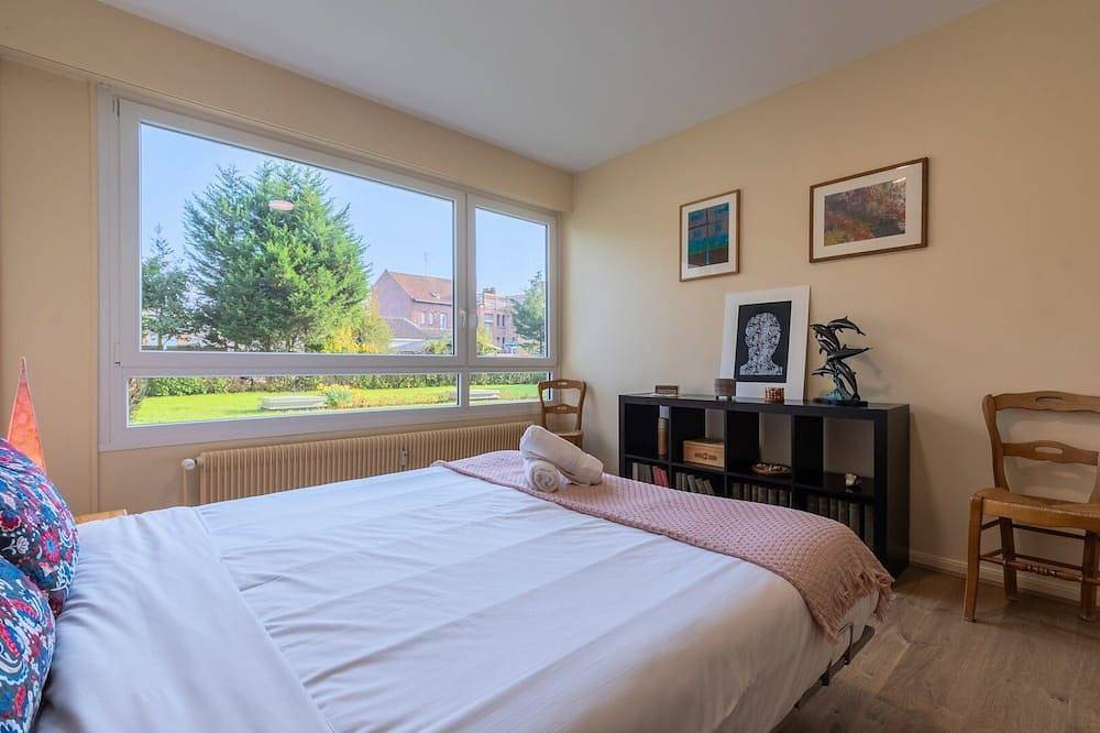 Entire apartment, 2 Br apartment with parking, 5 minutes from Lille in Marcq-en-Barœul, Lille region
