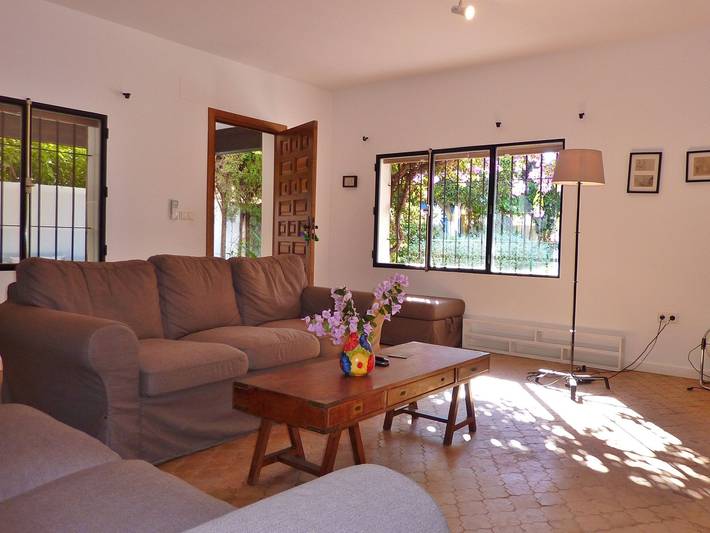 Costa del Sol Villa Near Beach in Playa de Cortijo Blanco, Marbella