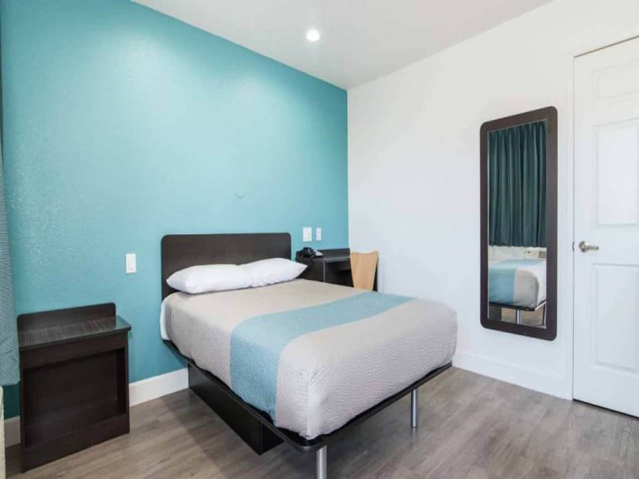 Apartamento entero, 1 cama doble | Accesorios para móviles | Bañera | Nsmk | Microondas in Moreno Valley (California), Riverside County