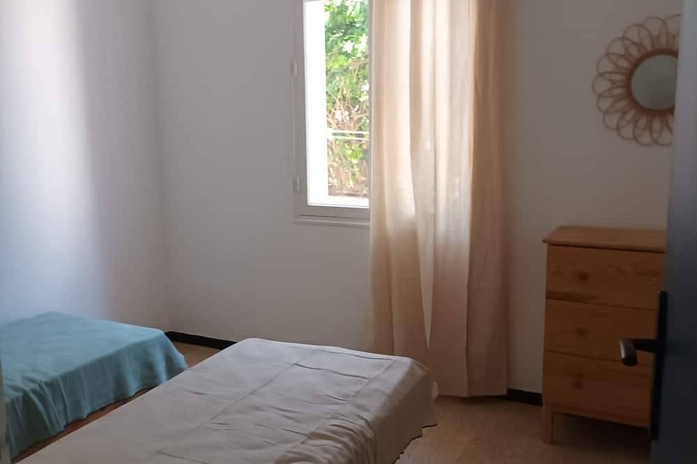Villa with garden in the heart of the village and the beaches in Bandol, Côte méditerranéenne (France)