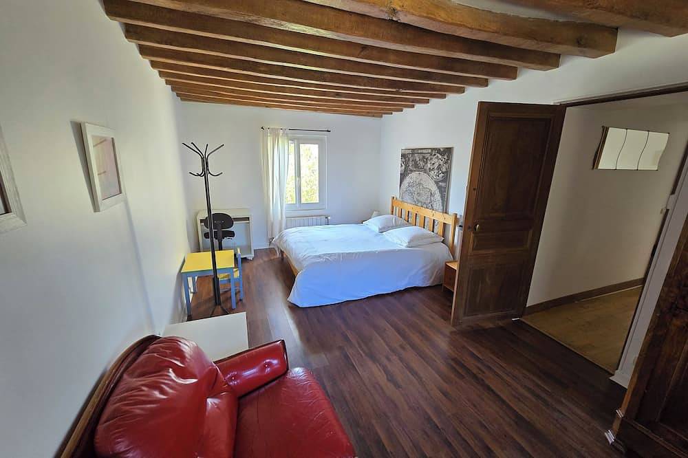 Paris, les impressionnistes, Disney, Versailles, balades en foret et piscine in Frépillon, Val-d'Oise