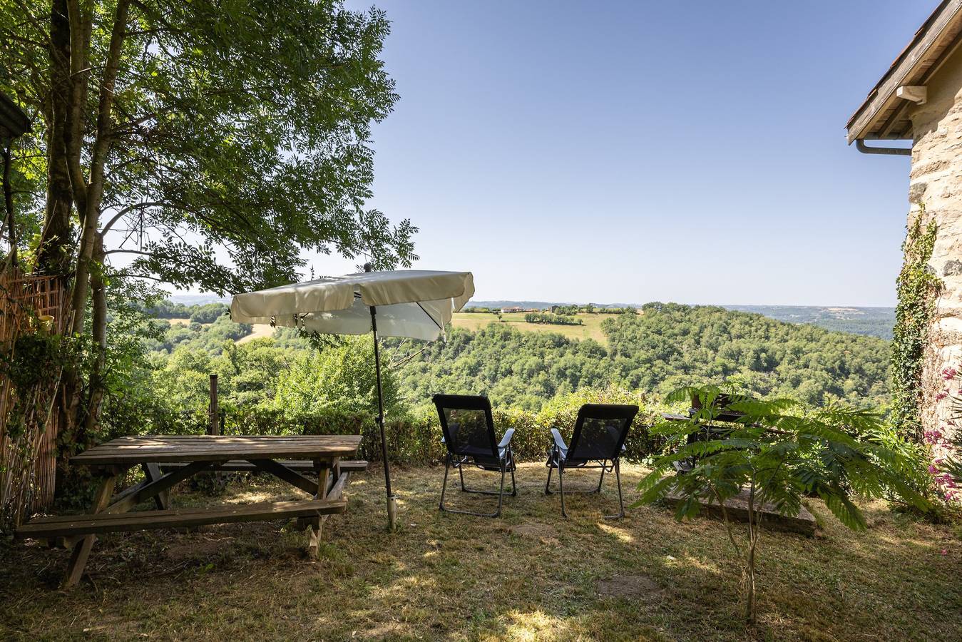 Petite maison en pierres proche du village d'agnac in Firmi, Aveyron