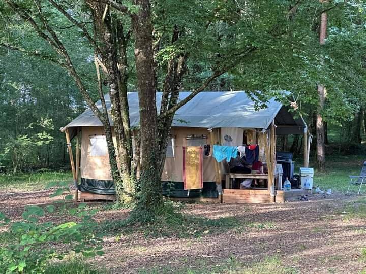 Camping du Bas Meygnaud in Valeuil, Périgord Vert