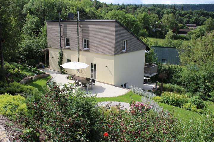 Ferienwohnung für 2 Personen, mit Balkon/Terrasse und Terrasse sowie Garten in Gerolzhofen