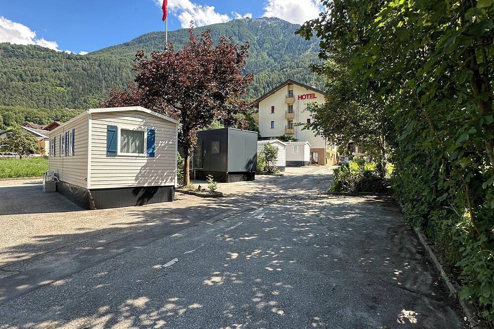 Cottage 4 Ideales 2 Zimmer Mobilhome für 3 Erwachsene +1 Kind auf Ecksofabett in Leuk, Walliser Alpen
