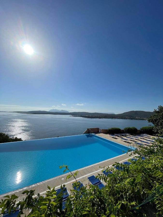 Gîte pour 2 personnes, avec terrasse ainsi que piscine et vue à Porto Rotondo - 2