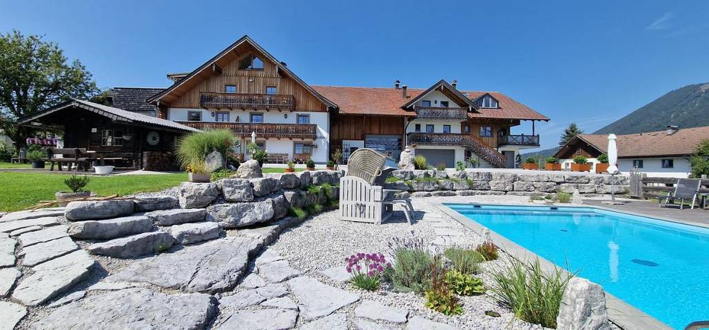 Ferienwohnung für 6 Personen, mit Ausblick und Garten sowie Pool und Sauna in Faistenau