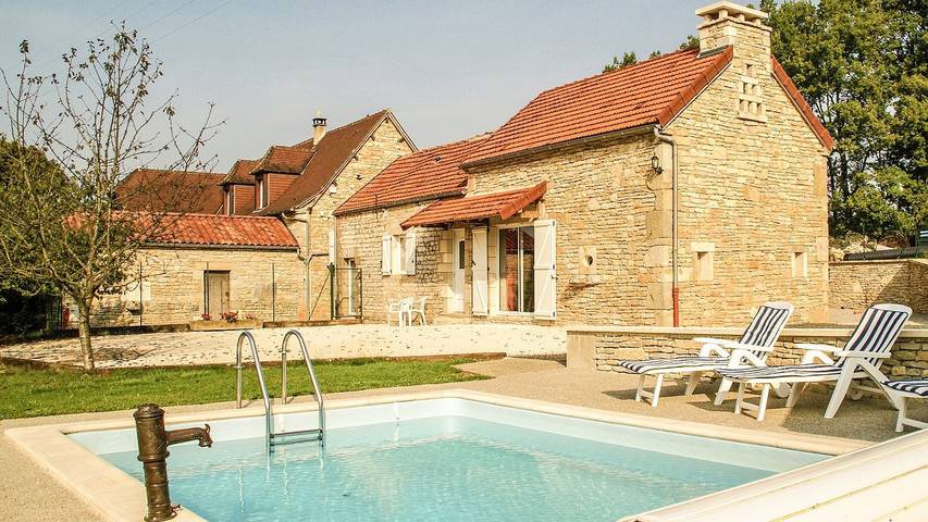 Maison de vacances pour 7 personnes, avec terrasse ainsi que piscine et jardin