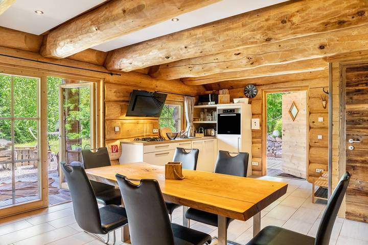 Chalet „Weiss“ mit Bergblick, privatem Garten und Wlan in Kaisergebirge