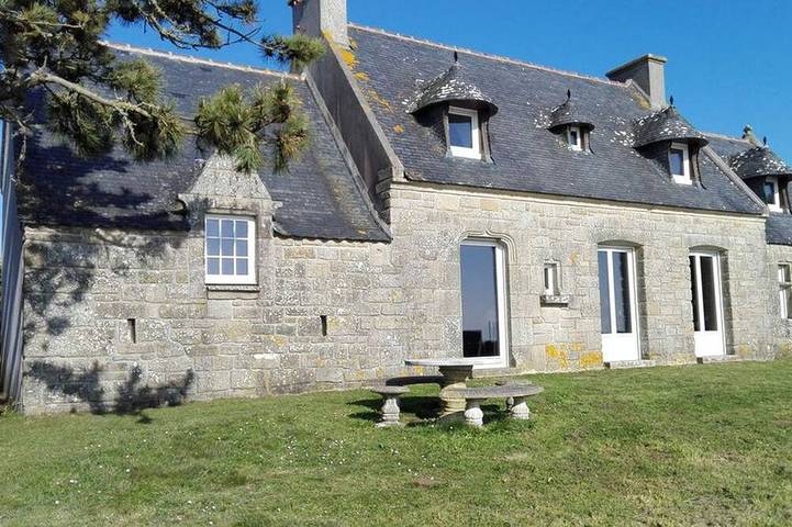 Location de vacances pour 6 personnes, avec terrasse et jardin à Primelin