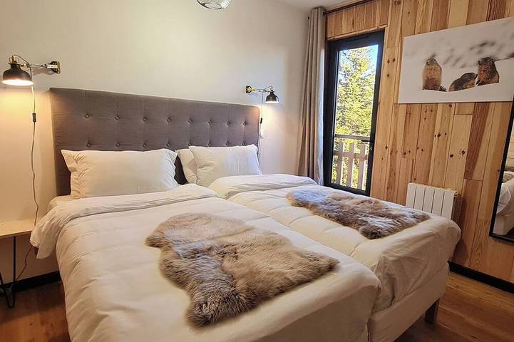 Large 4-Star Chalet at Balné ô Sancy in Chastreix-Sancy, Chastreix
