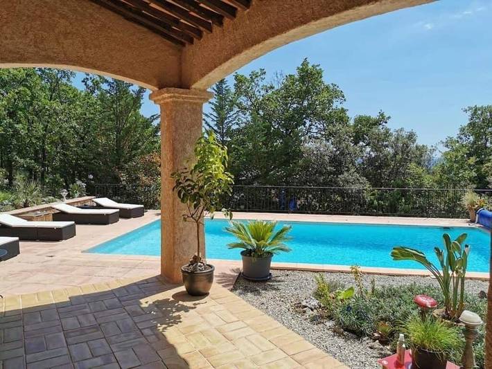 Location de vacances pour 6 personnes, avec jardin ainsi que piscine et vue à Mons (Var) - 2