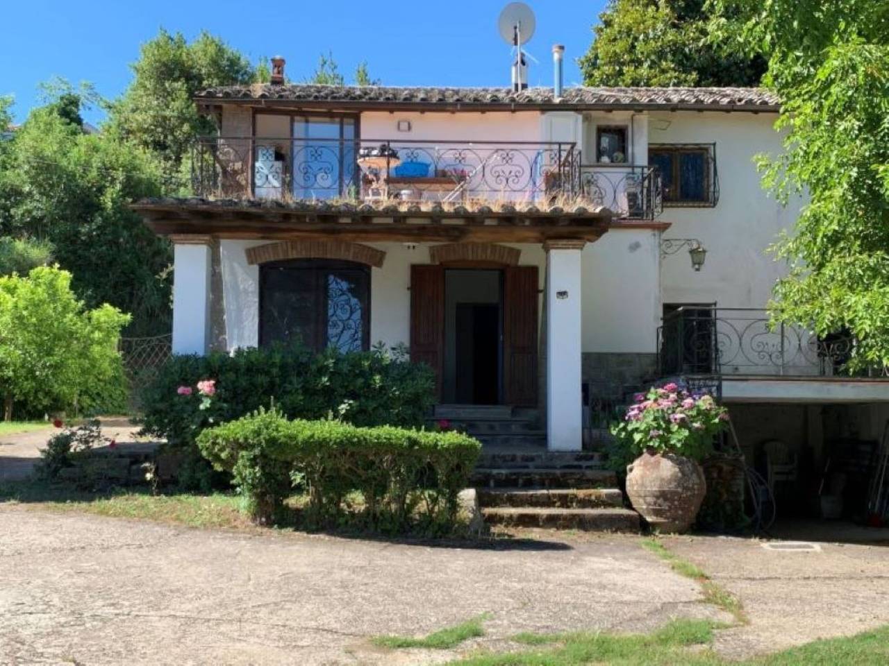 Entire apartment, Villa Garden am See in Bracciano, Lake Bracciano