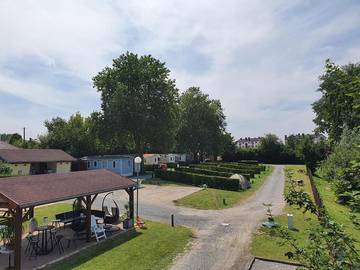 Gîte pour 2 personnes, avec vue sur le lac et terrasse ainsi que vue et jardin à Péronne (Somme)