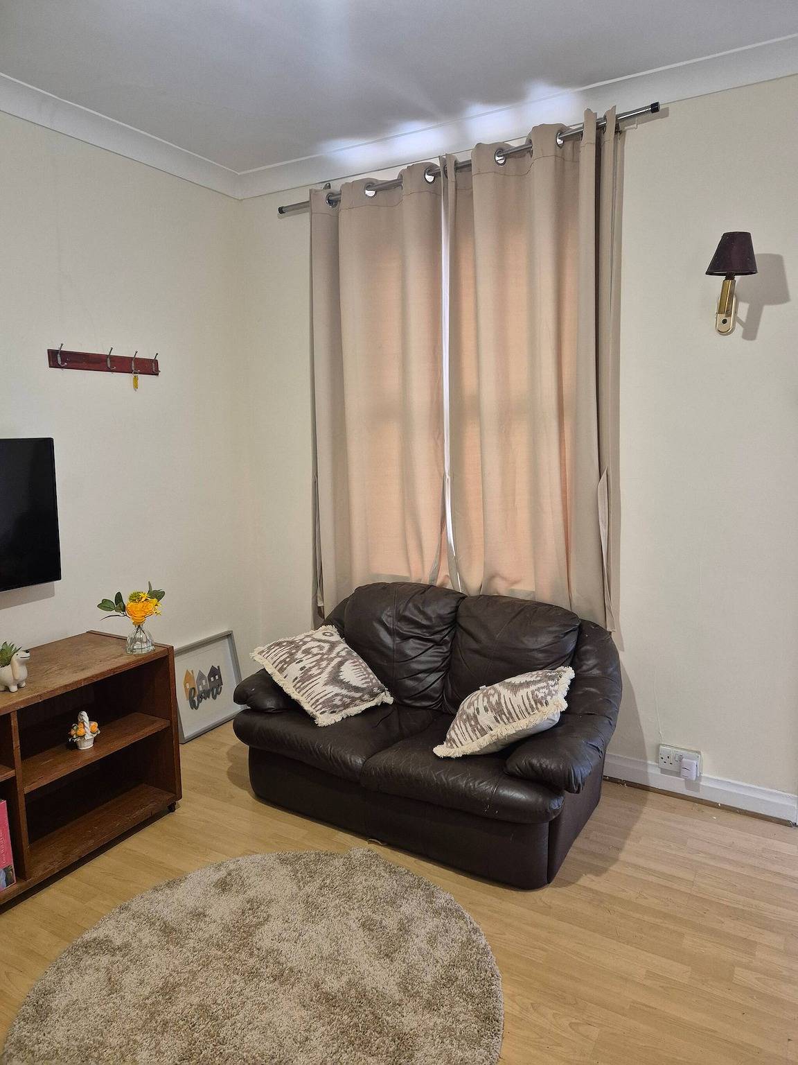 Spacious Large 4Br Home Train Station University in Northampton, Northamptonshire