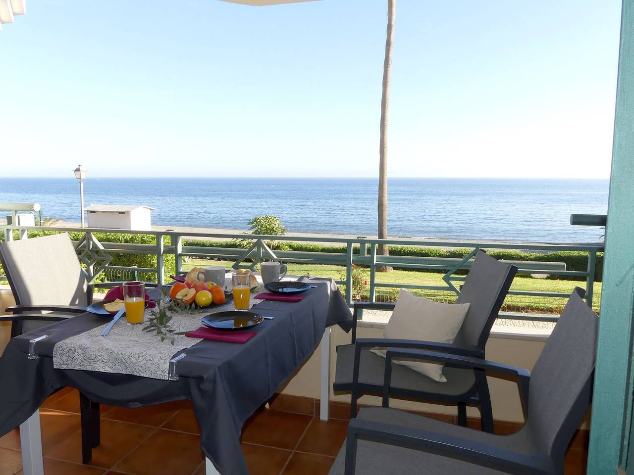 Hel lejlighed, Apartment 'Tesoro Del Mar' with Sea View, Wi-Fi, and Air Conditioning in Torrox Costa, Torrox